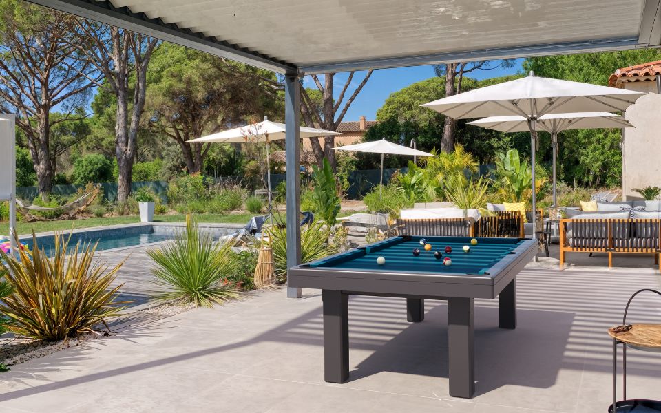 instalar mesa de billar en terraza Bubbly Toulet