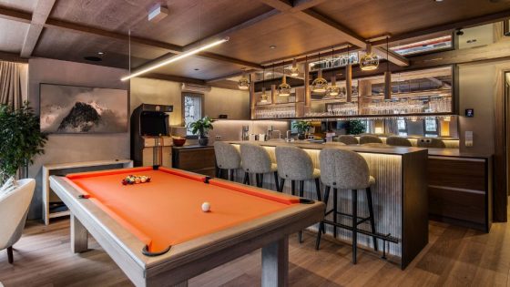 mesa de billar hecha a medida Broadway Chalet interior arquitecto Nouvel Ange Chalet Escapade Toulet